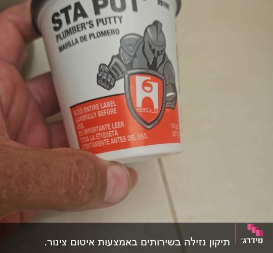 חומר איטום לצנרת עם תווית באנגלית